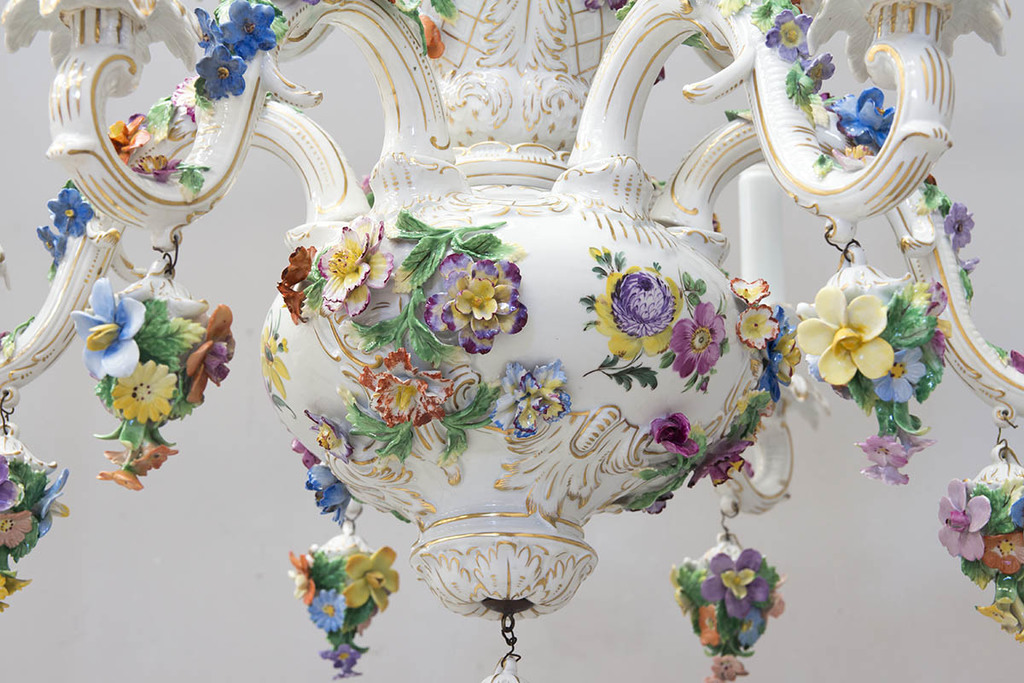 Lampadario in porcellana di Dresda